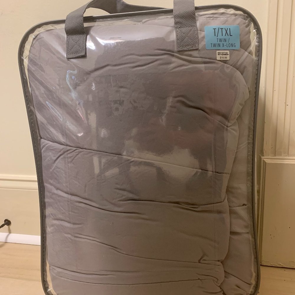 Twin/Twin XL Solid Grey Comforter